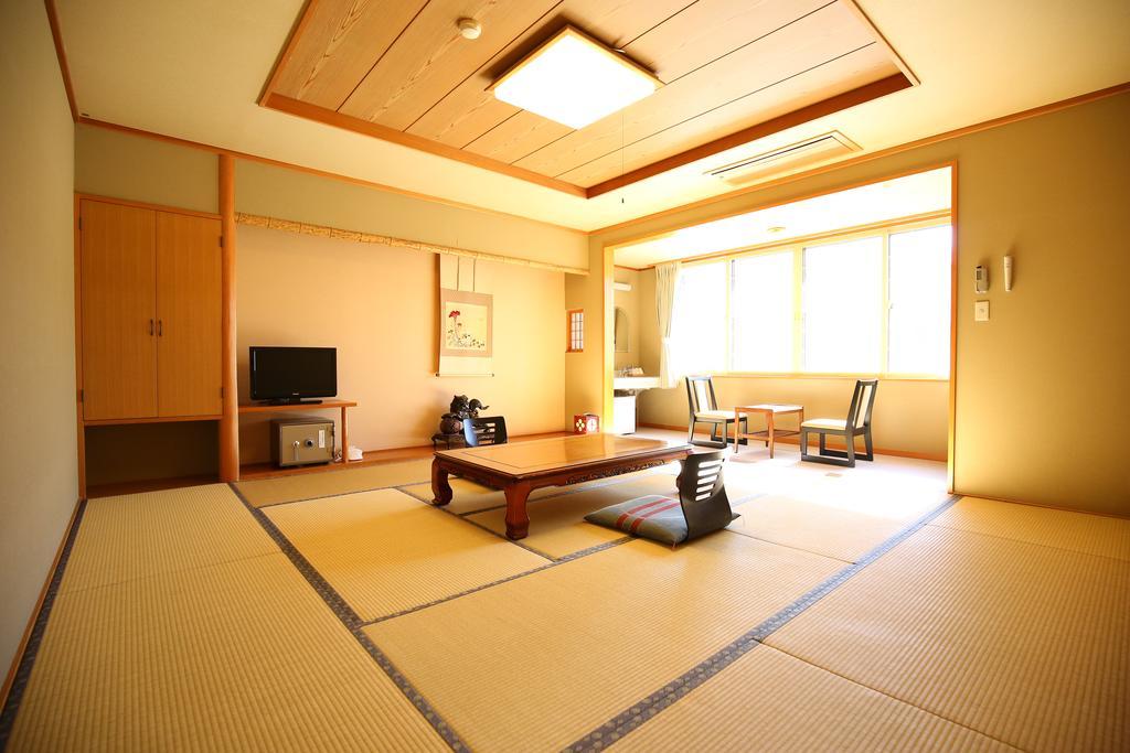Nakajimaya Ryokan โนซาวะออนเซ็น ภายนอก รูปภาพ